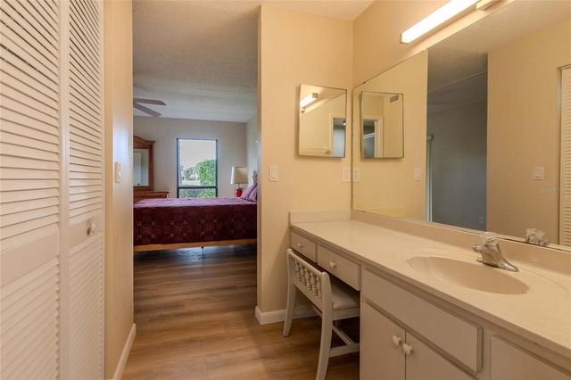 2989 TAYWOOD MEADOW 19, Sarasota, FL 34235