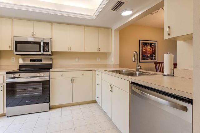 2989 TAYWOOD MEADOW 19, Sarasota, FL 34235