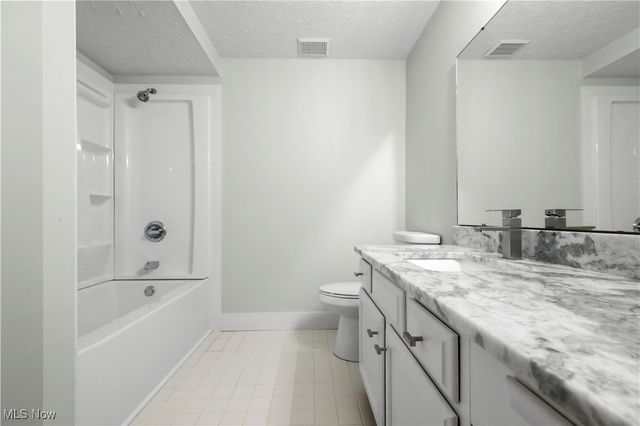 7224 Pine Woods Way, Olmsted Twp, OH 44138