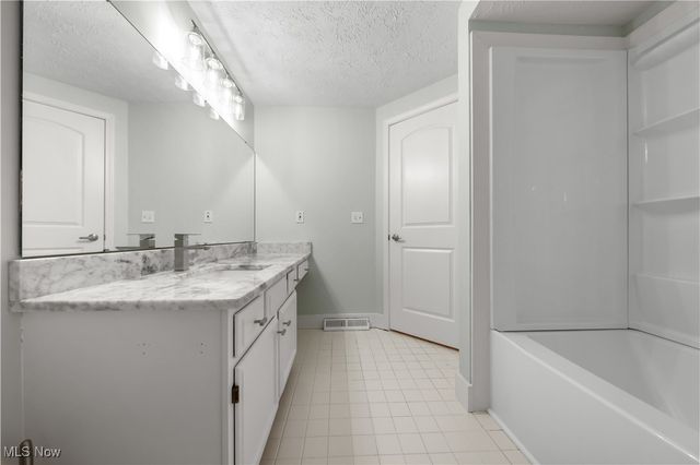 7224 Pine Woods Way, Olmsted Twp, OH 44138