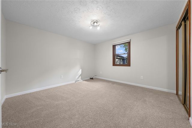 7224 Pine Woods Way, Olmsted Twp, OH 44138