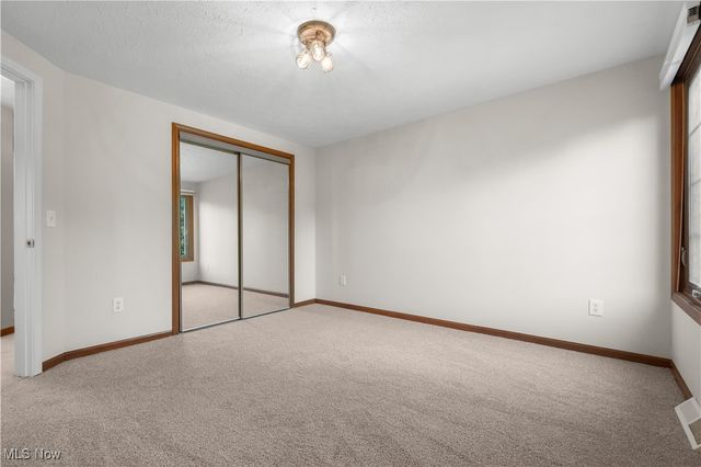 7224 Pine Woods Way, Olmsted Twp, OH 44138