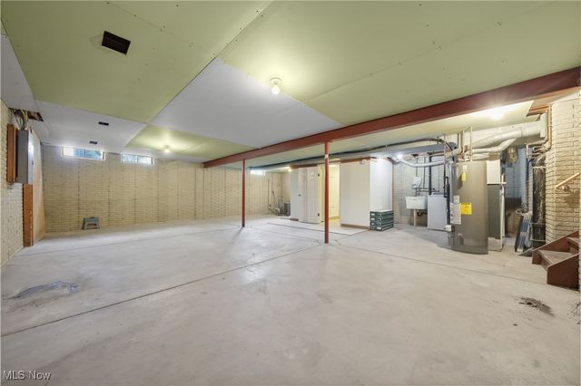 7224 Pine Woods Way, Olmsted Twp, OH 44138