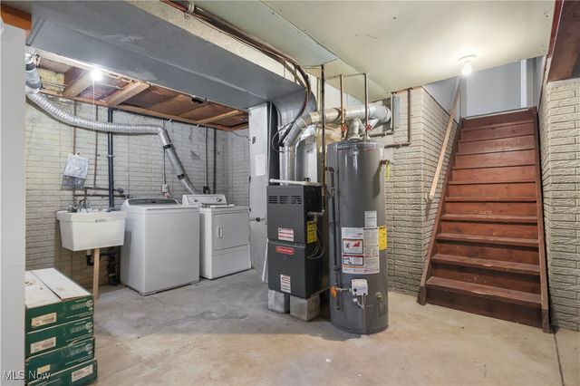 7224 Pine Woods Way, Olmsted Twp, OH 44138