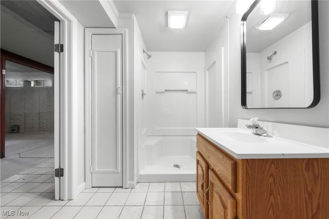 7224 Pine Woods Way, Olmsted Twp, OH 44138