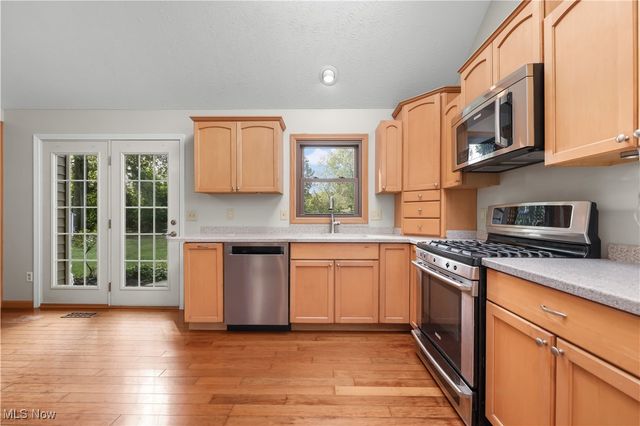 7224 Pine Woods Way, Olmsted Twp, OH 44138