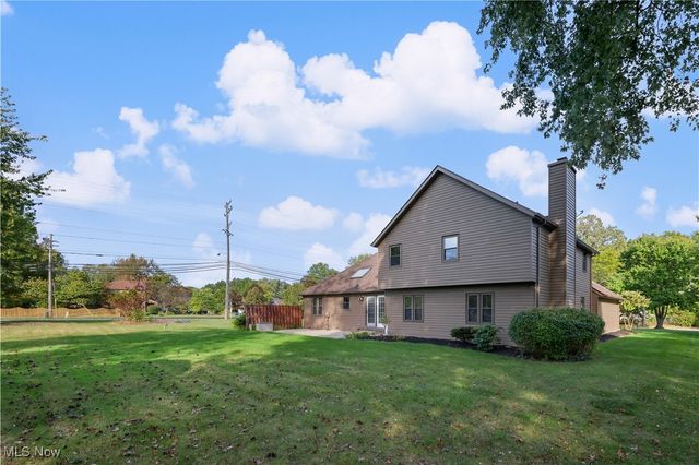 7224 Pine Woods Way, Olmsted Twp, OH 44138