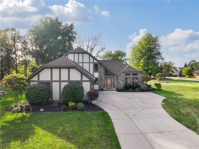 7224 Pine Woods Way, Olmsted Twp, OH 44138