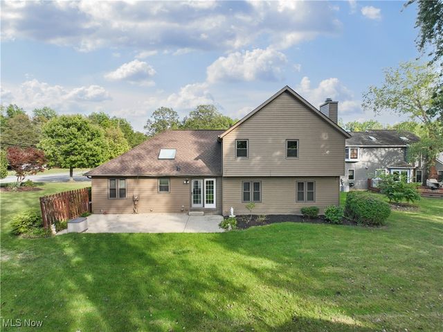 7224 Pine Woods Way, Olmsted Twp, OH 44138