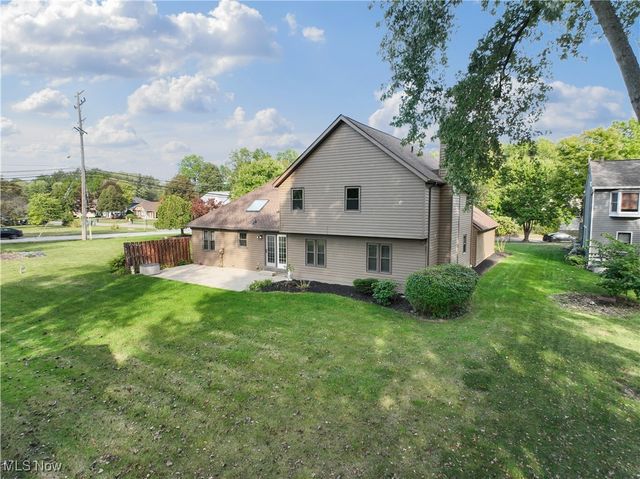 7224 Pine Woods Way, Olmsted Twp, OH 44138