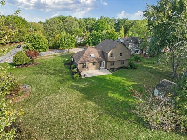 7224 Pine Woods Way, Olmsted Twp, OH 44138