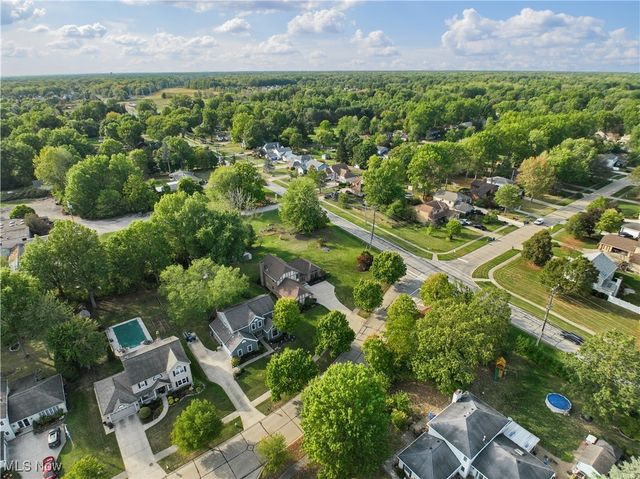 7224 Pine Woods Way, Olmsted Twp, OH 44138