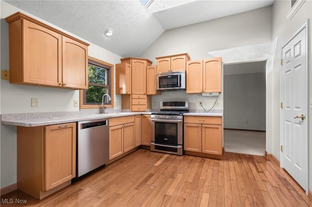 7224 Pine Woods Way, Olmsted Twp, OH 44138