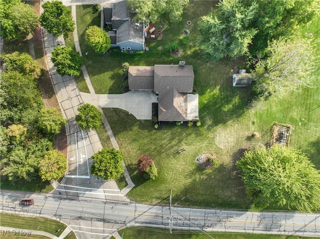 7224 Pine Woods Way, Olmsted Twp, OH 44138