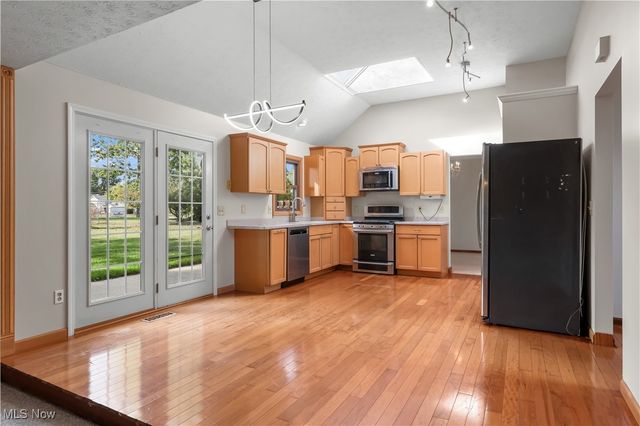 7224 Pine Woods Way, Olmsted Twp, OH 44138