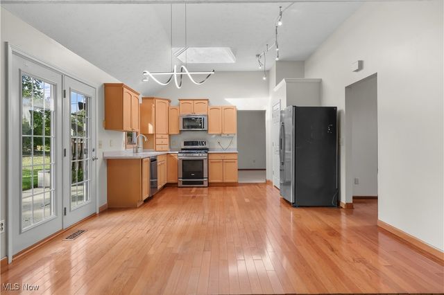 7224 Pine Woods Way, Olmsted Twp, OH 44138