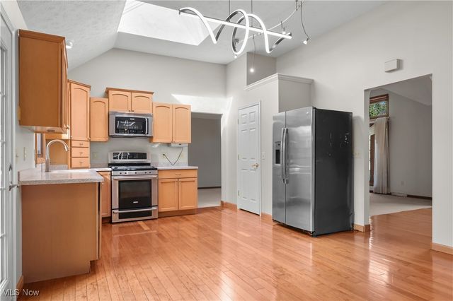 7224 Pine Woods Way, Olmsted Twp, OH 44138