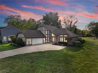 7224 Pine Woods Way, Olmsted Twp, OH 44138