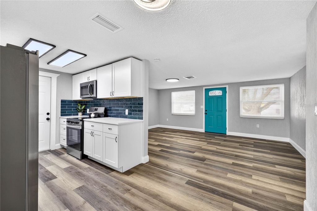 Image 7 of property listing at 5111 SCHOOL ROAD, New Port Richey, FL 34653