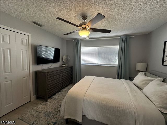 1201 SE 32nd TER, Cape Coral, FL 33904