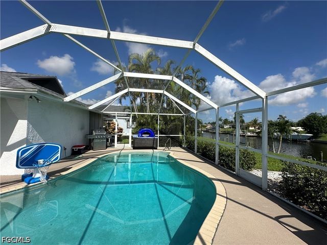 1201 SE 32nd TER, Cape Coral, FL 33904