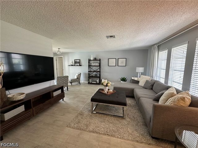 1201 SE 32nd TER, Cape Coral, FL 33904