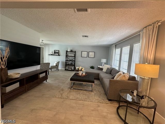 1201 SE 32nd TER, Cape Coral, FL 33904