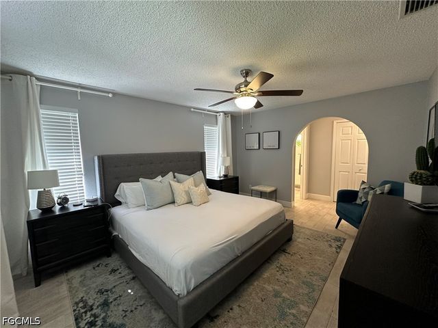 1201 SE 32nd TER, Cape Coral, FL 33904