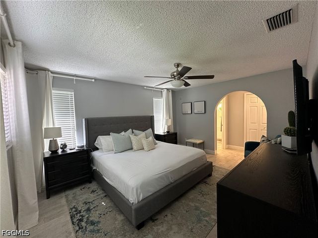 1201 SE 32nd TER, Cape Coral, FL 33904