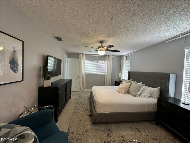 1201 SE 32nd TER, Cape Coral, FL 33904