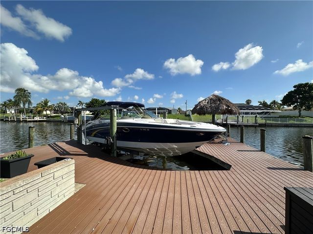 1201 SE 32nd TER, Cape Coral, FL 33904
