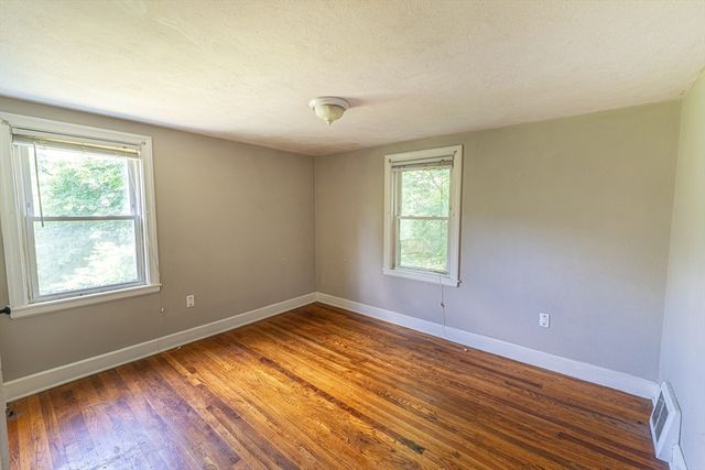 152 Southbridge Rd, Dudley, MA 01571