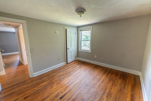 152 Southbridge Rd, Dudley, MA 01571
