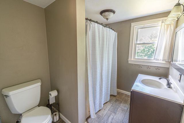 152 Southbridge Rd, Dudley, MA 01571