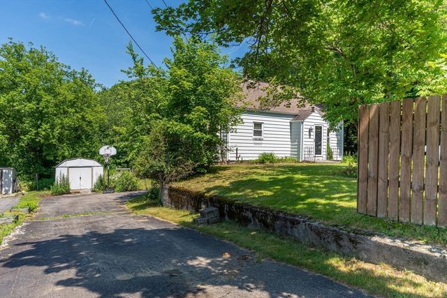 152 Southbridge Rd, Dudley, MA 01571