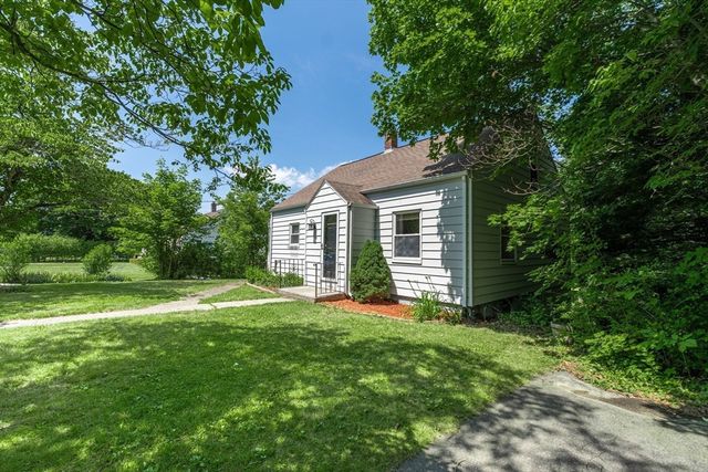152 Southbridge Rd, Dudley, MA 01571