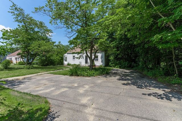 152 Southbridge Rd, Dudley, MA 01571
