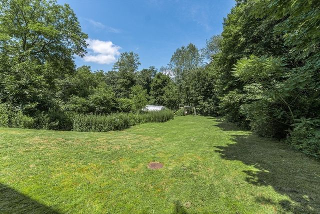 152 Southbridge Rd, Dudley, MA 01571