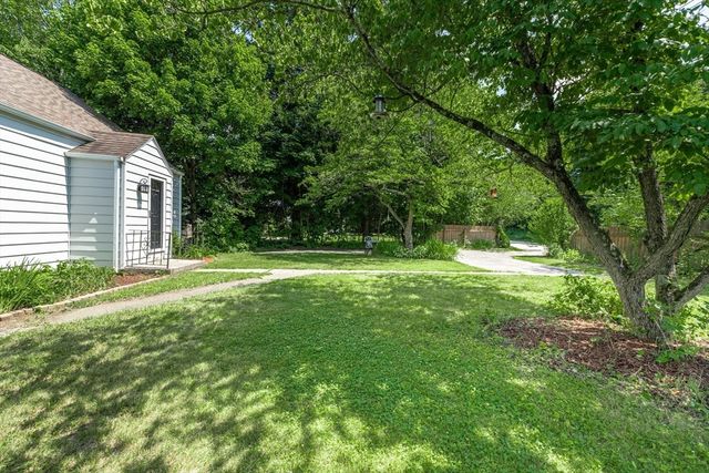 152 Southbridge Rd, Dudley, MA 01571
