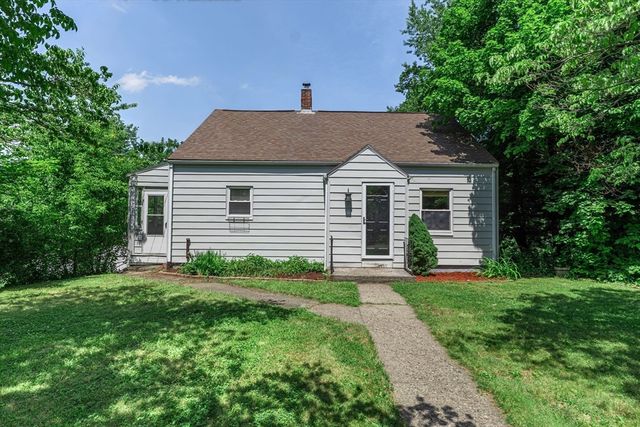 152 Southbridge Rd, Dudley, MA 01571