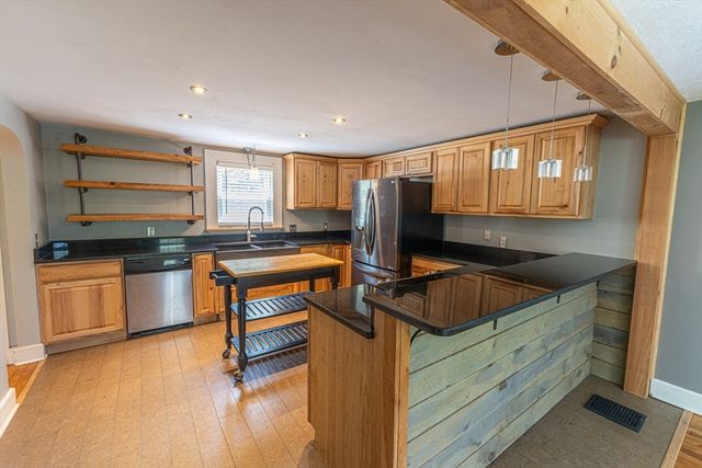 152 Southbridge Rd, Dudley, MA 01571