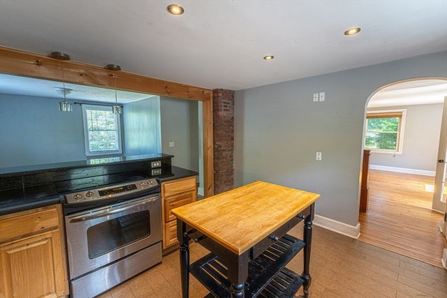 152 Southbridge Rd, Dudley, MA 01571