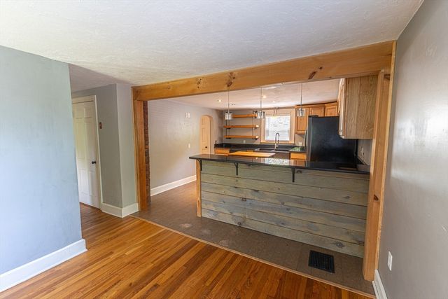 152 Southbridge Rd, Dudley, MA 01571