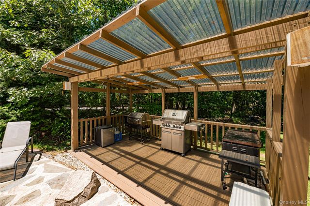 38 Pleasure Drive, Flanders, NY 11901