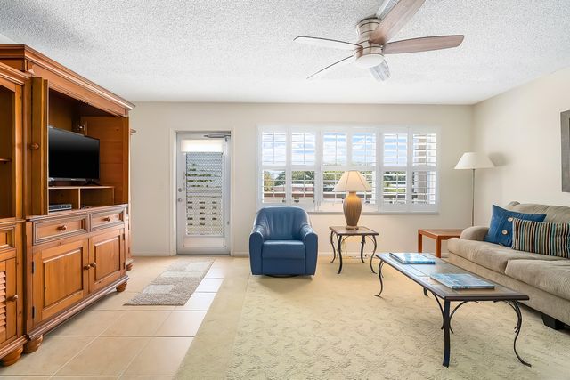 334 Dover B 334, West Palm Beach, FL 33417