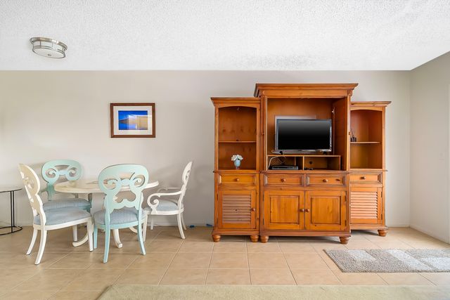 334 Dover B 334, West Palm Beach, FL 33417