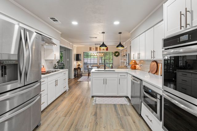 209 Yacht Club Drive, Rockwall, TX 75032