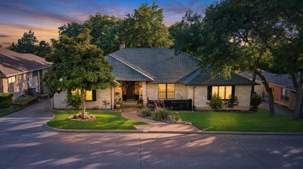 209 Yacht Club Drive, Rockwall, TX 75032