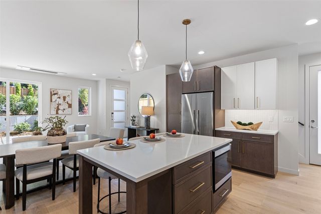 8039 Wallingford Avenue N, Seattle, WA 98103
