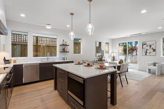 8039 Wallingford Avenue N, Seattle, WA 98103